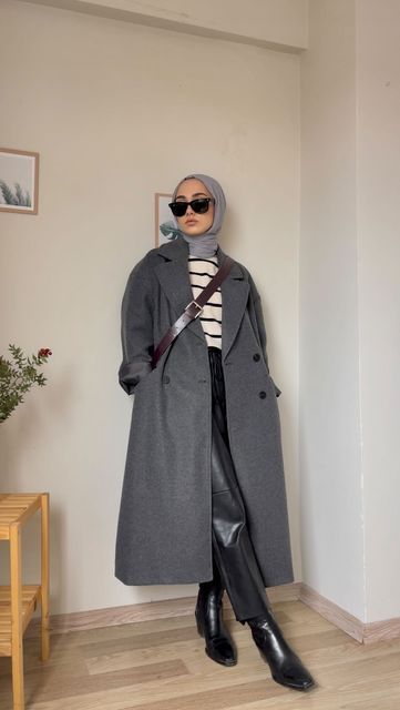 Outfits For Hijab, Grey Coat Outfit Winter, Hijabi Winter Outfits, Grey Coat Outfit, Modest Winter Outfits, Winter Coat Outfits, Jacket Outfit Women, Stylish Hijab, Muslim Outfits Casual