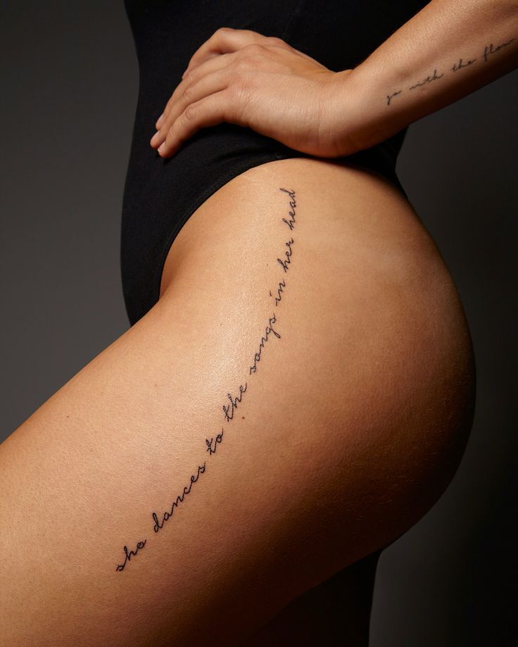 Vertical quote hip tattoo by @hectordanielsnyc from @bangbangtattoos on… Thigh Script Tattoo, Hip Tattoo Quotes, Piercing Surface, Thigh Tattoo Quotes, Side Hip Tattoos, Dance Tattoo, Thigh Tat, Tattoo Diy, Tattoo Trend