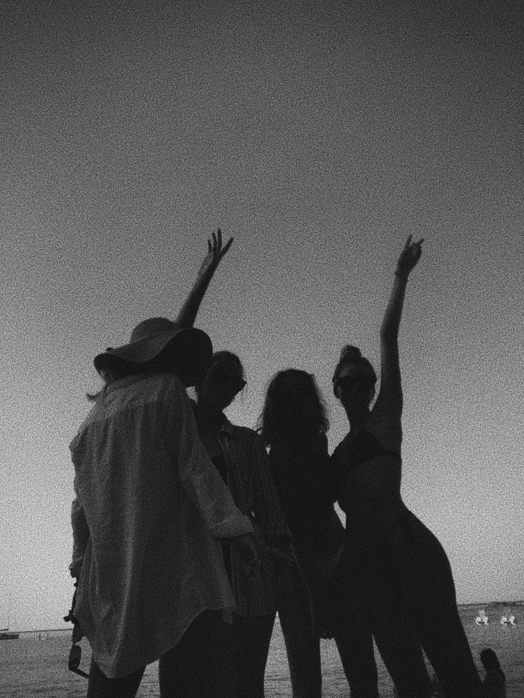 Photo inspo at the beach with friends black and white Photo Inspo With Friends, White Vision Board, Friends At The Beach, Dark Visions, Vision Board Examples, Girl Gang Aesthetic, Vision Board Images, Black And White Beach, Vision Board Photos