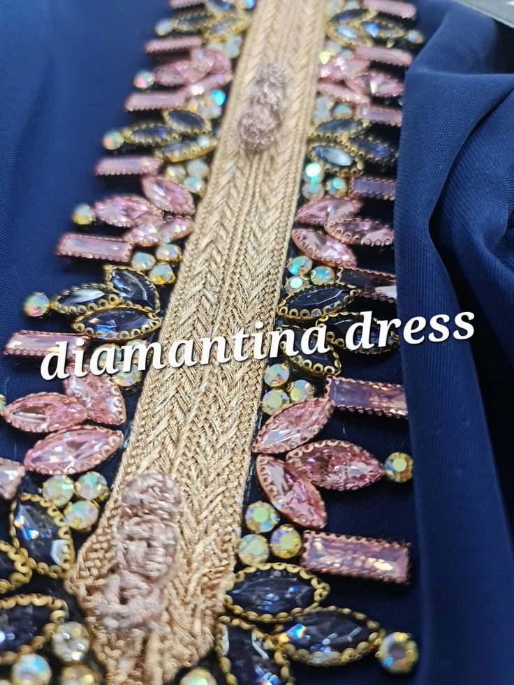 Magam Work Designs, Arabic Dress, Hand Beaded Embroidery, Couture Embroidery, Arab Fashion, Embroidery Designs Fashion, Trendy Fashion Outfits, Hand Beading, Beaded Embroidery