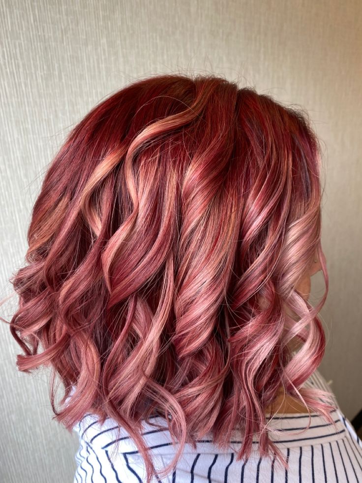 Burgundy Hair With Rose Gold Highlights, Rose Gold On Red Hair, Red To Rose Gold Hair, Rose Gold Highlights Red Hair, Red With Rose Gold Highlights, Burgundy And Rose Gold Hair, Rose Gold And Copper Hair, Red Rose Gold Hair, Rose Gold And Red Hair