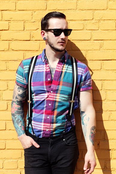 El mejor street-style de la semana (CLXVIII) Retro Day Outfits, Checkered Shirt Outfit, How To Wear Suspenders, Outfit Ideas For Guys, Man With Tattoos, Suspenders Fashion, Tatto Boys, Day Outfit Ideas, Guy Style