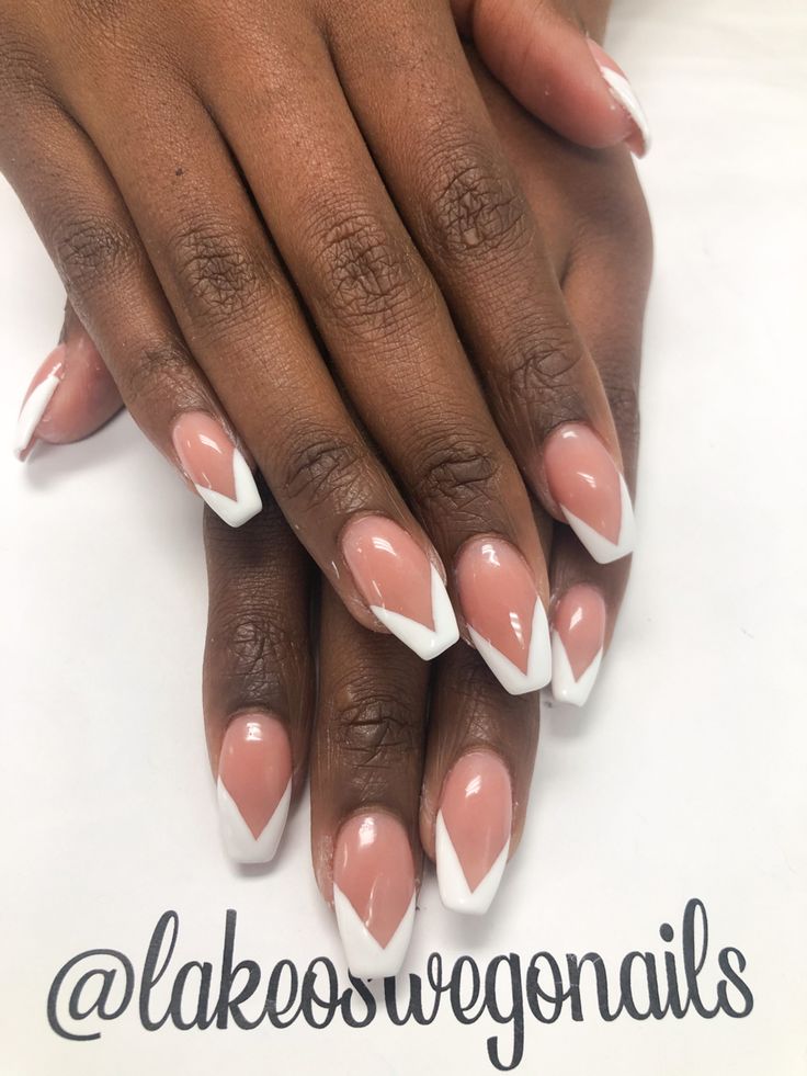 French Tip Nails Triangle, Triangle Nail Design, Triangle French Tip Nails, French Tip Coffin Nails, French Tip Coffin, Triangle Nails, Black White Nails, White Tip, Tip Nails