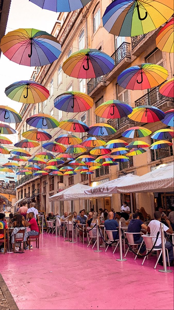 Pink street. Lisbona. Lisboa. Umbrella. Ombrelli. Decorazioni. Rosa. Pink. Viale. Street. Colori arcobaleno. Rainbow. People. Bar. Portugal Umbrella Street, Pink Street Portugal, Portugal Trip Aesthetic, Lisbon Portugal Outfit Winter, Lisbon Portugal Beach, Lisabona Portugal, Lisboa Aesthetic, Pink Street Lisbon, Lisbon Portugal Aesthetic