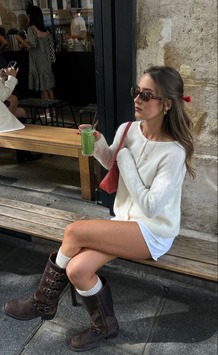 London Outfits Summer, Boots Summer Outfit, Lana Summer, Biker Boots Outfit, Estilo Rachel Green, Summer Outerwear, New York Outfits, Estilo Indie, Skandinavian Fashion