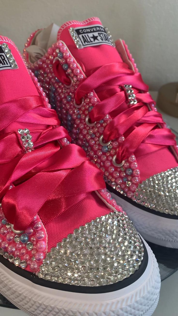 Diy Bedazzled, Diy Glitter Shoes, Bedazzled Shoes Diy, Bedazzled Shoes, Shoe Refashion, Custom Sneakers Diy, Bling Converse, Shoe Makeover, Diy Sandals