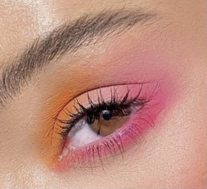 Red Orange Pink Eyeshadow, Pink Summer Makeup Looks, Cute Bold Makeup Looks, Orange Pink Makeup Looks, Neon Orange Eyeshadow Looks, Pink Orange Eyeshadow Looks, Simple Eyeshadow Colorful, Simple Colorful Eyeshadow Looks, Bright Eyeshadow Looks Simple