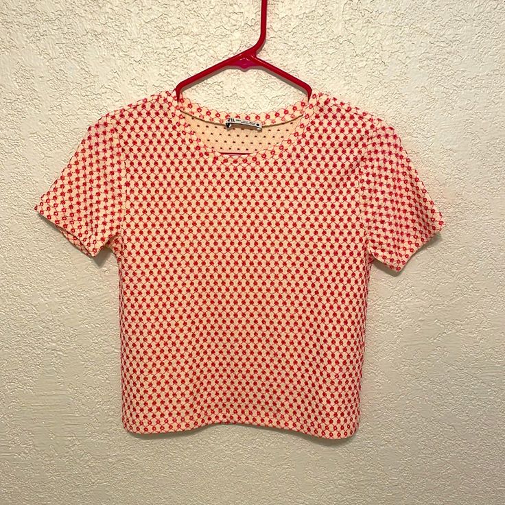 Zara Top / T Shirt Cropped Length Short Sleeves Never Worn Excellent Condition Base Color Is Off White And Embroidery Is Pink Zara Crop Top, Zara Top, Top T Shirt, Cropped Top, Zara Tops, Base Colour, Short Sleeves, Zara, Off White