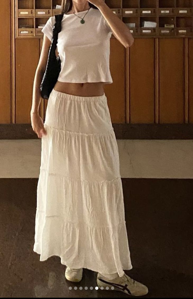 Style Inspo 2024, Dress And Skirt Outfits, White Skirt Outfit, Outfit Korean Style, European Summer Outfits, Cute Skirt Outfits, London Outfit, Baguio, Looks Street Style