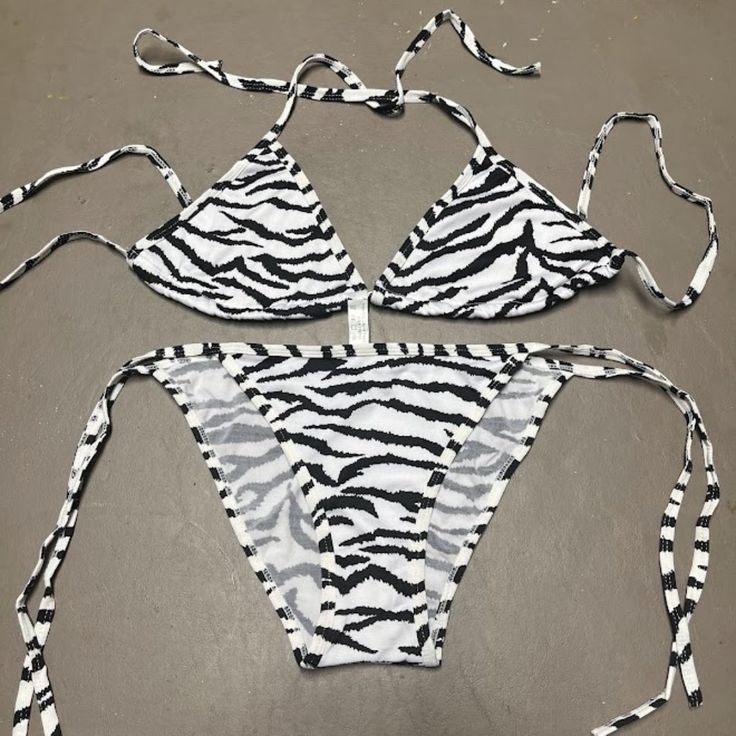 One Size (Bikini Ties Around Neck, Back And On Both Sides Of The Bottoms) There Is Also Enough Fabric To Cover The Majority Of Cup Sizes. Black/White Zebra Striped 100% Polyester New Condition (Does Not Have Tags) Measurements Are Provided. The Black And White Bikini Is The One For Sale The Polka Dot One Is For Measurements Only. Trendy White Triangle Top Swimwear, Summer Beachwear With Zebra Print, Summer Zebra Print Beachwear, Summer Swimwear With Zebra Print, Zebra Print Swimwear For Summer Beach, Zebra Print Swimwear For Sunbathing In Summer, Black Zebra Print Swimwear For Beach Season, Zebra Print Beachwear Swimwear For Sunbathing, Zebra Print Beachwear Swimwear For Vacation