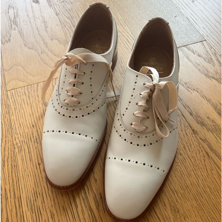 Genuine Leather Brand New Great Condition Classic Cream Leather Oxfords, Classic Cream Leather Shoes With Leather Sole, Classic Formal Golf Shoes With Round Toe, Classic Wingtip Golf Shoes, Classic Formal Wingtip Golf Shoes, Classic Lace-up Golf Shoes, Elegant Cream Leather Shoes For Formal Occasions, Elegant Formal Cream Leather Shoes, Classic Cream Leather Shoes With Almond Toe