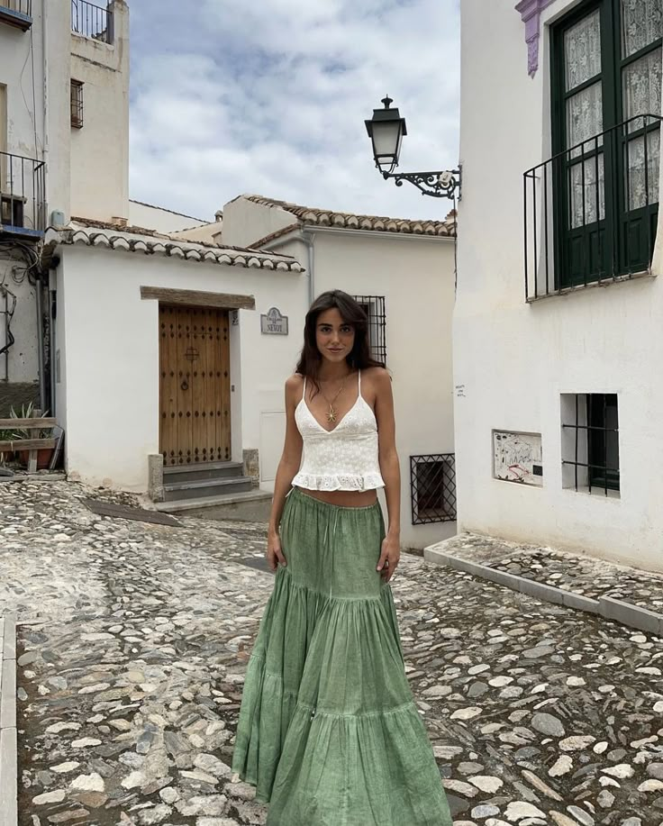 Granola Summer Outfits, Spain Outfit, Greece Outfit, Look Boho Chic, Estilo Hippy, European Summer Outfits, Europe Outfits, Estilo Hippie, Outfit Inspo Summer