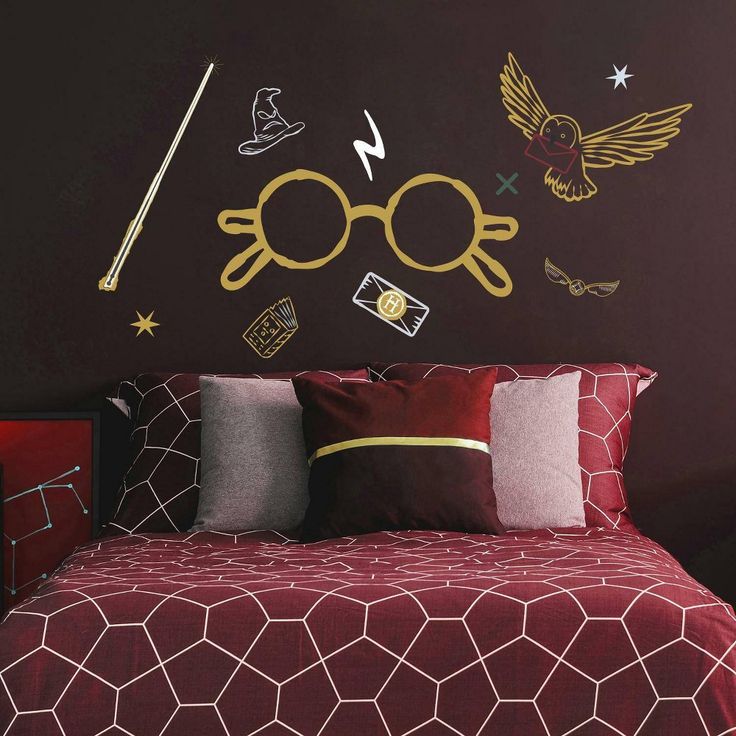 the harry potter bedroom is clean and ready to be used