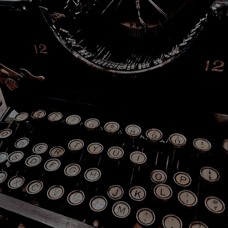 an old fashioned typewriter sitting on top of a table