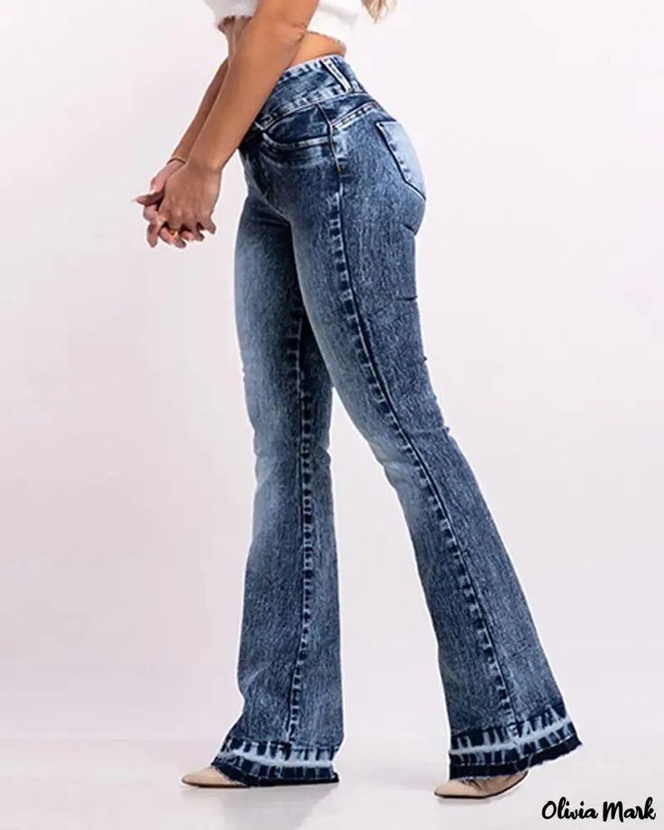 Olivia Mark - Faded flared jeans with zip fly Simple Fall Outfits, Summer Jeans, Jeans Material, Jeans Size Chart, Flared Jeans, Casual Denim, Olivia Mark, Flare Pants, Jeans Style