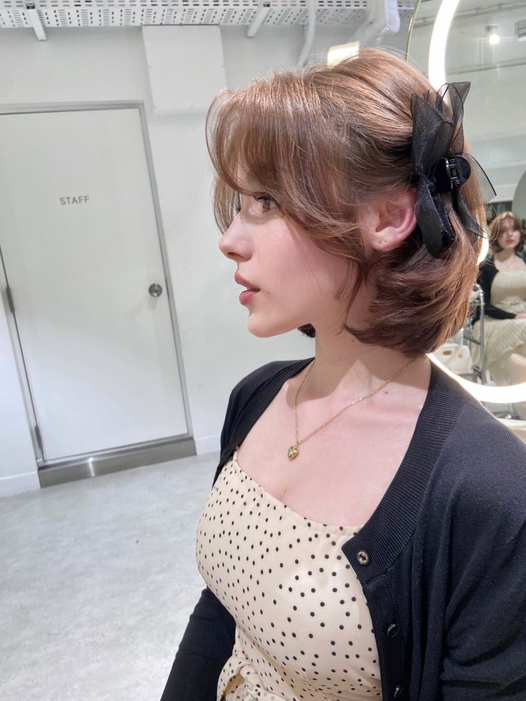 fashion tokyo osaka japan trendy bobcut haircut bob kawaii kawaiifashion Dainty Hairstyles Short Hair, Coquette Bob Hair, Hair Pins Short Hair, Coquette Hair Short, Short Romantic Hair, Hairspo Short, Coquette Haircut Short, How To Style Neck Length Hair, Short Coquette Hairstyles