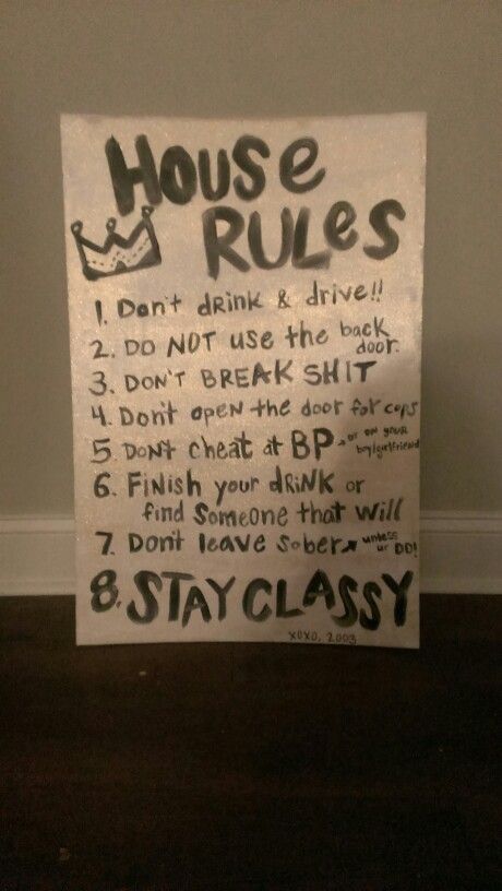 a sign that says house rules on it