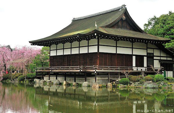 Irimoya-zukuri is a combination between the hipped and the gable roofs, combining the advantages of both types. The hipped roof gives stability to the building and it is often used in places with strong winds, while the gable roof is recommended in areas with heavy snow. #water #cherryblossoms #japaneseinspiredhomes Japanese Traditional Architecture, Japanese Inspired Home, Japanese Buildings, Traditional Japanese House, Fibreglass Roof, Japan Architecture, Architecture Model Making, Hip Roof, Ancient Buildings