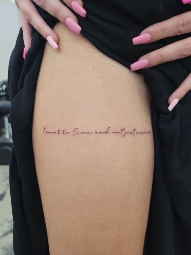 a woman's thigh with the words, i am not coming and there is no image on it