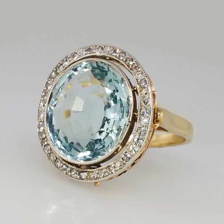 Stunning Rings, Halo Art, Quality Rings, Bijoux Art Nouveau, Sparkly Things, Aquamarine Jewelry, Ring Antique, Deco Ring, Deco Jewelry