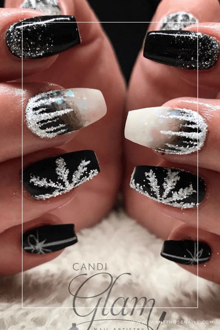 Gothic Christmas Nails Acrylic Nail Designs Coffin Winter, Holiday Nail Ideas Simple, Black And White Christmas Nail Designs, Black Christmas Nail Designs Holidays, Christmas Nails Short Black, Coffin Shape Christmas Nails, Christmas Nail Art Designs Winter, Acrylic Nail Designs Coffin Short, Black Holiday Nails Christmas