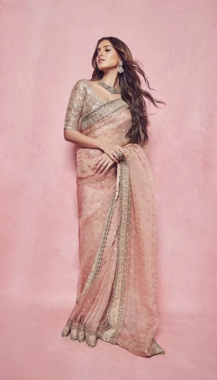 Pink Saree Engagement Look, Samantha Saree Look, Wedding Sarees For Bride Sister, Pastel Bridal Saree, Saree For Sisters Wedding, Reception Saree For Bride Sister, Reception Outfit For Bride Sister, Bridesmaid Saree Look, Wedding Lehenga For Brides Sister