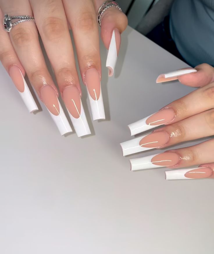 White french tip design nail inspiration Simple Long French Tip Nails, Long French Tip Nails, Long French Nails, White French Tips, Types Of Nail Polish, Ideas Uñas, Toe Nail Color, Crazy Nails, Long Acrylic Nails Coffin