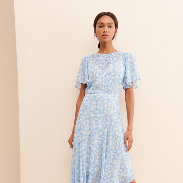 New England Wedding Guest Dress, Spring Dress With Sleeves, Blue And White Dress Outfit Classy, White Dress Outfit Classy, Modest Spring Dresses, Blue Spring Dresses, Summer Dresses With Sleeves, Garden Formal, Mob Dress