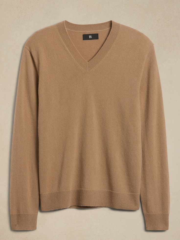 This soft v-neck sweater is knitted using our 12 gauge cashmere—an ideal choice for all seasons.  V-neck.  Straight hem.  Standard fit.  Long sleeves.  Hip length.  Body length (size M): Regular 28. 5", Tall 30" Sleeve length from center back: Regular 35", Tall 36. 5" Model: Size M, 6'2" (188cm). Classic Cashmere V-neck Sweater In Soft Knit, Classic Cashmere V-neck Sweater With Long Sleeves, Classic Cashmere V-neck Sweater For Fall, Soft Knit Wool V-neck Sweater, Casual Cashmere V-neck Sweater For Layering, Casual Cashmere V-neck Sweater For Winter, Classic Cashmere V-neck Sweater With Soft Knit, Cozy Cashmere V-neck Sweater In Fine Knit, Classic Wool V-neck Top