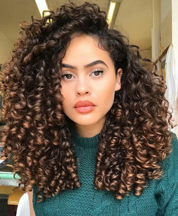 Quero mudar Highlights Curly Hair, Curls Hair, Colored Curly Hair, Curly Hair Inspiration, Curly Hair Tips, Long Curly Hair, Long Curly, Big Hair, Curly Hair Styles Naturally