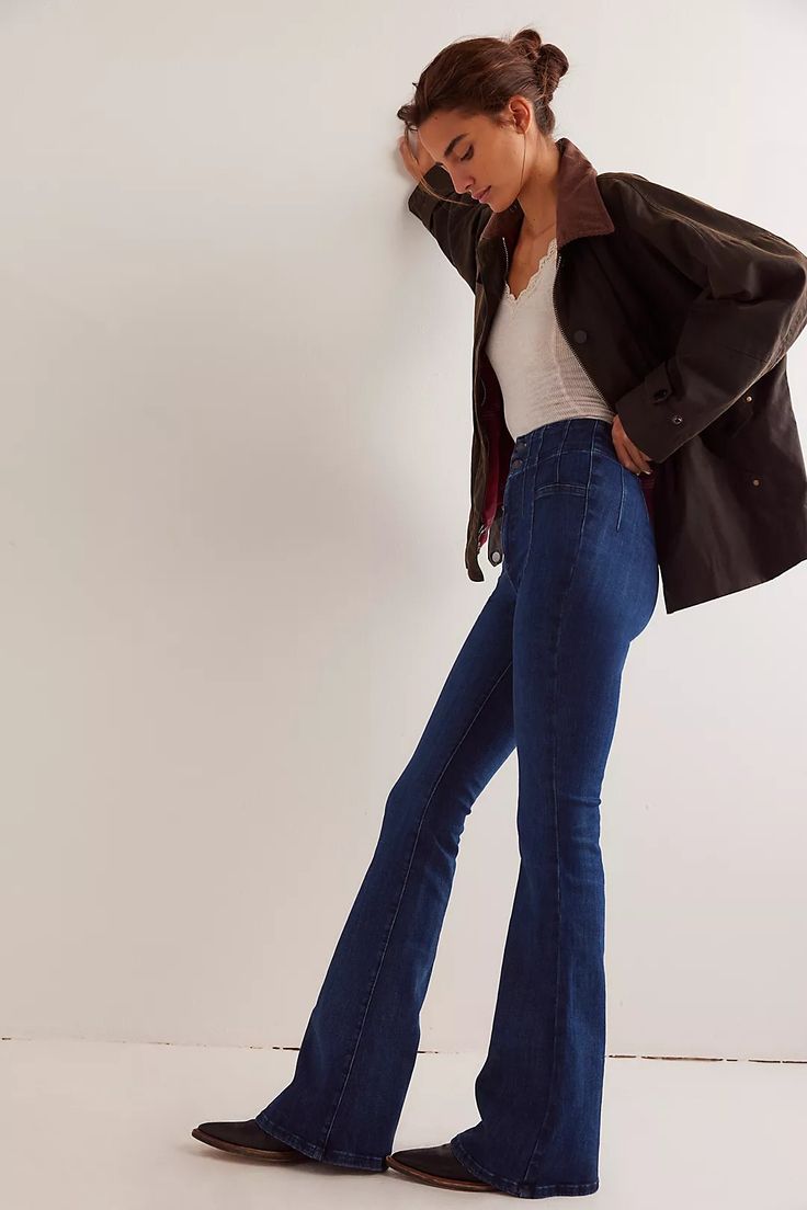 We The Free Jayde Flare Jeans | Free People Boho Concert Outfit, Dark Wash Jeans Outfit, Dark Washed Jeans Outfit, Going Out Outfits Fall, Aesthetic Leopard Print, Shorts Styling, Wash Jeans Outfit, Concert Outfit Fall, Free People Flare Jeans