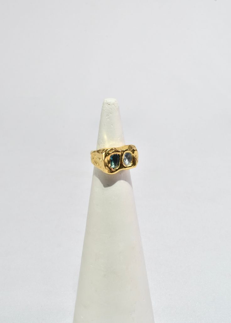 Handmade gold plated organic shaped ring with faceted topaz stones. Handcrafted in Valencia, Spain. By Simuero. Material: 18k gold plate, sterling silver, topaz. We recommend storing in a dry place and periodic polishing with a cloth.