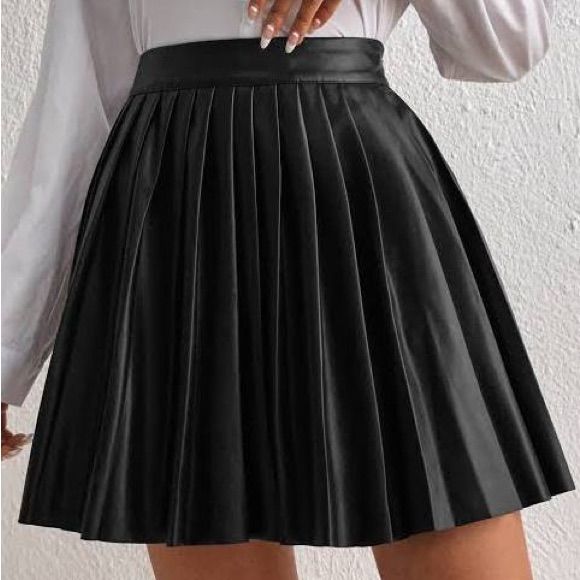 New Never Worn Size L Pu Leather Skirt, Leather Pleated Skirt, High Waisted Pleated Skirt, Outdoor Vacation, Black Pleated Skirt, Black Leather Skirts, Nyc Fashion, Leather Mini Skirts, Pleated Mini Skirt