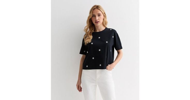 Flower Top, Celebrity Names, Flower Tops, Black Cotton, New Look, Cotton Tshirt, Fitness Models, Latest Trends, Topshop