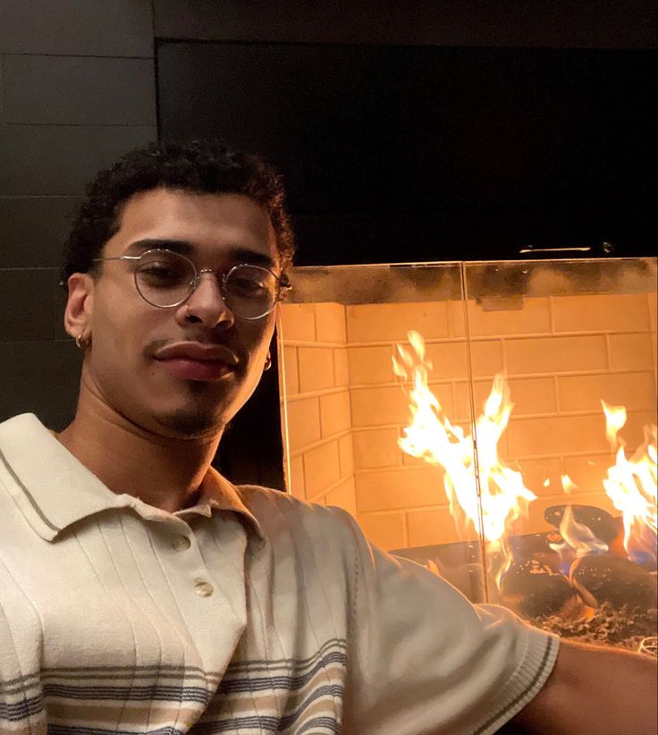 Black Guy With Glasses Aesthetic, Mixed Guys With Glasses, Nerdy Black Men, Boys With Glasses Aesthetic, Nerdy Guys Aesthetic, Black Men Glasses, Black Men With Glasses, Nerdy Black Guy, Black Man Glasses