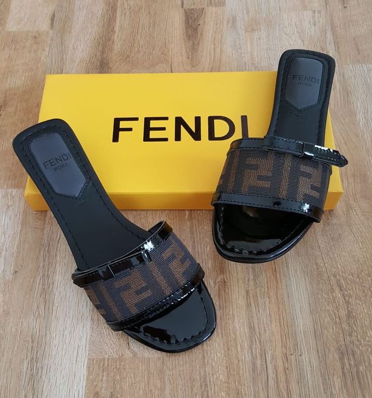 Classy Slippers, Wishlist Shoes, Designer Sandals Flat, Designer Slides Women, Tennis Shoe Heels, Fendi Sandals, Fashion Shoes Flats, Slide Slippers, Sandals Flat