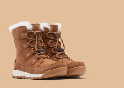 Snow Boots Sorel, Sorel Winter Boots Outfit, Sorel Boots Outfit, Elevated Activewear, Clairol Hair, Sorel Explorer, Winter Ootd, Sorel Winter Boots, Closet Wishlist