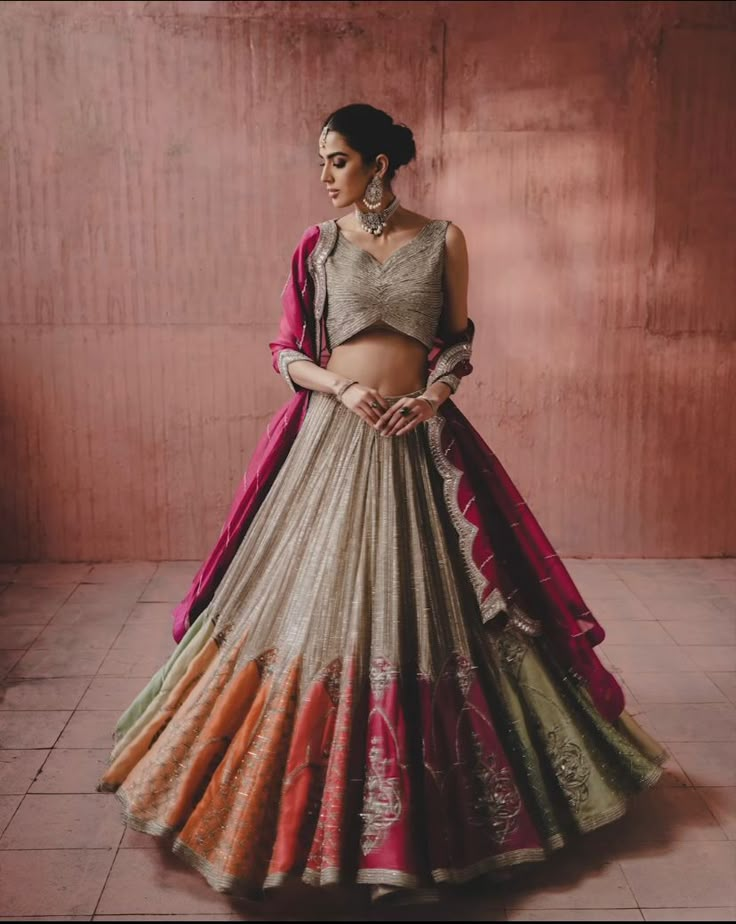 Simple Lehenga, Latest Bridal Lehenga, Trendy Outfits Indian, Wedding Lehenga Designs, Indian Bride Outfits, Latest Bridal Dresses, Bride Outfits, Bridal Dress Fashion, Indian Dresses Traditional