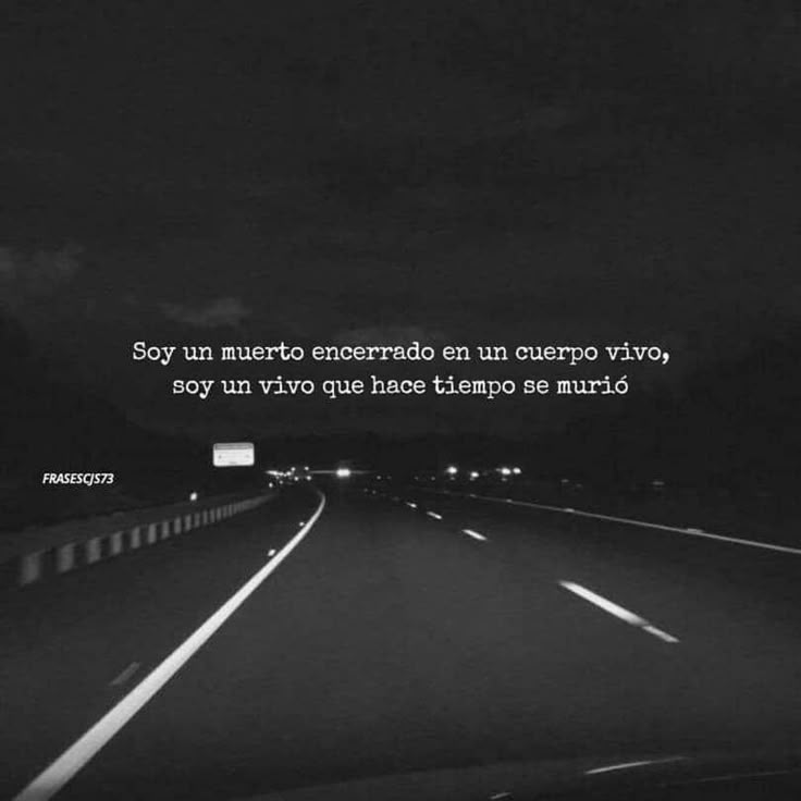 a black and white photo with the words in spanish