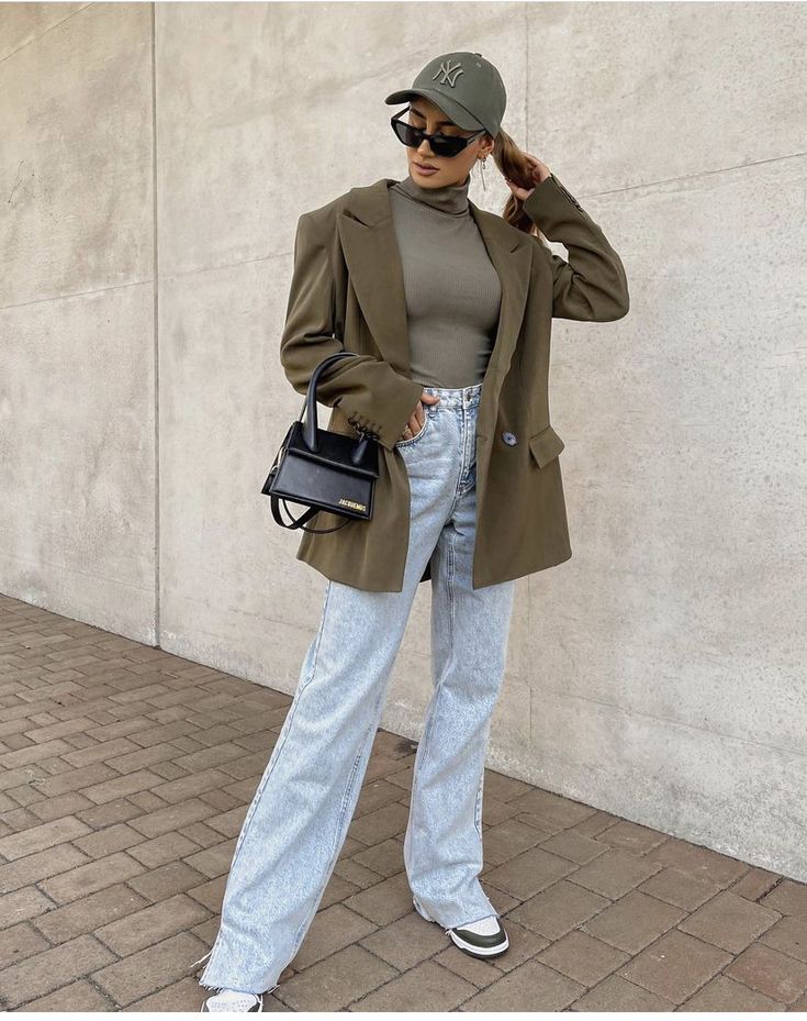 Oversized Khaki Blazer Outfit, Khaki Blazer Outfit, Khaki Blazer, Street Wear Outfits, Blazer Outfit, Oversized Blazer, Outfits 2022, Blazer Outfits, Fall Winter Fashion