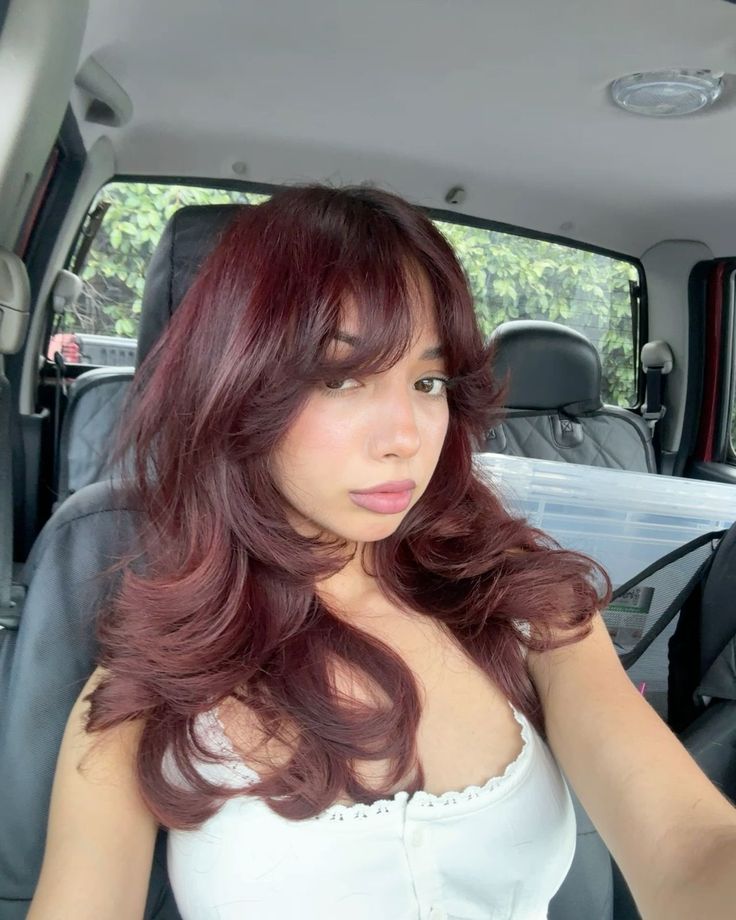 Short Auburn Hairstyles, Styles Of Hair Coloring, Ideas Color Hair, Cherry Coke Hair With Bangs, Layer Color Hair, Burgundy Hair On Brown Hair, Curly Color Hairstyles, Haircuts With Red Hair, Red Hair On Tan Skin Tone