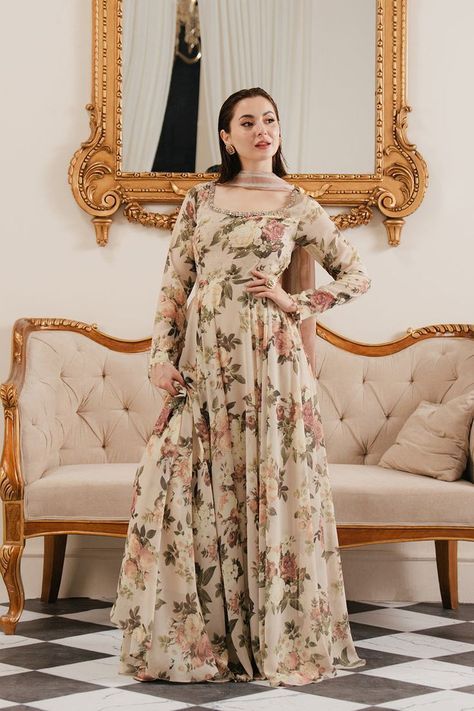 Pakistan Kurti, Hania Amir Dresses, Simple Dress Casual, Long Frock Designs, Desi Outfits, Hania Amir, Desi Fashion Casual, Pakistani Fancy Dresses, Pakistani Dresses Casual