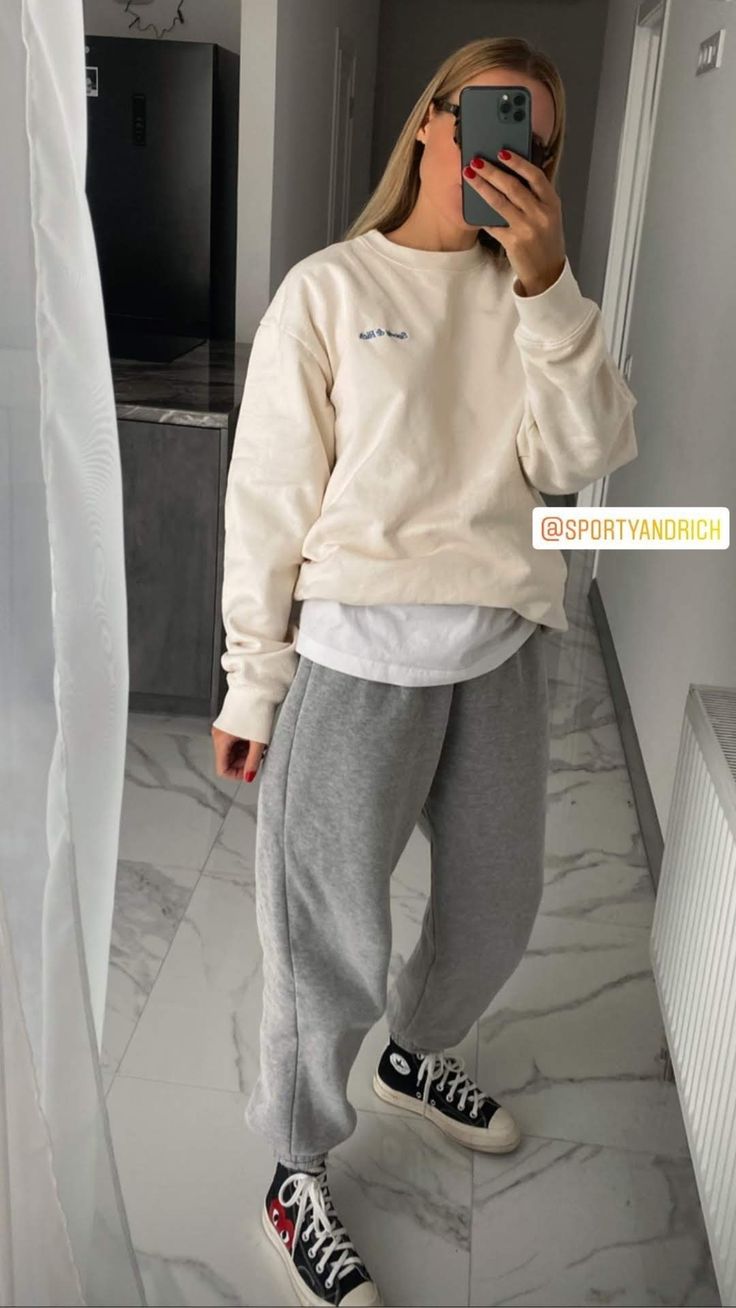 Wardrobe Goals, Shoes Sport, Girls Outfits, Fashion Winter, Looks Style, Winter Fashion, Hair Makeup, Outfit Inspirations, Lookbook