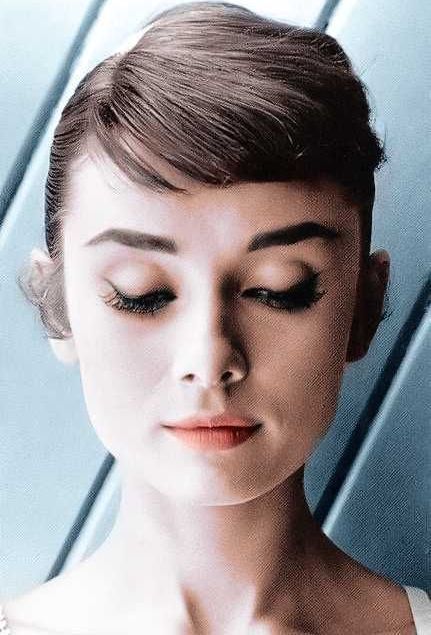 Audrey Hepburn Audrey Hepburn Eyes, Hepburn Makeup, Sabrina Audrey Hepburn, Audrey Hepburn Makeup, Vintage Audrey Hepburn, Audrey Hepburn Outfit, Rockabilly Makeup, 50s Makeup, Wedding Makeup Vintage