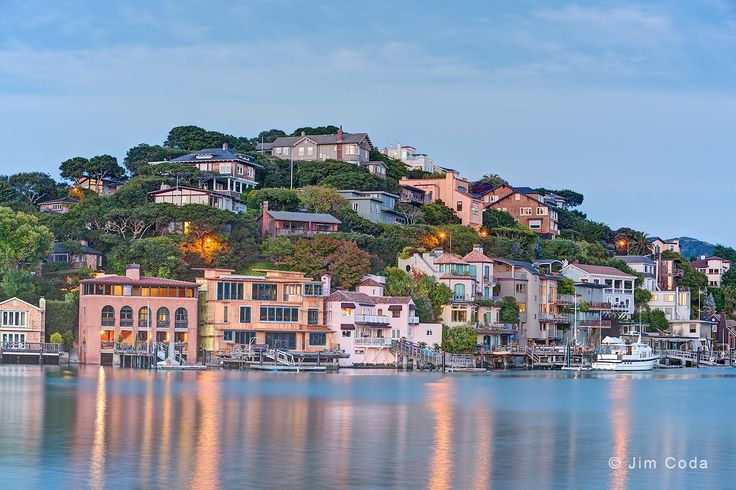 an island with many houses on top of it