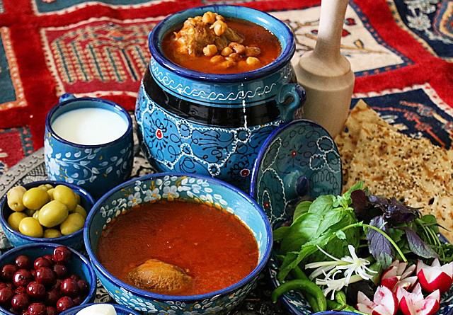 Persian Food Iranian Cuisine, Persian Food Recipes, Food Persian, Persian Dishes, Iranian Dishes, Fruit Pastry, Persian Restaurant, Persian Kitchen, Iranian Cuisine