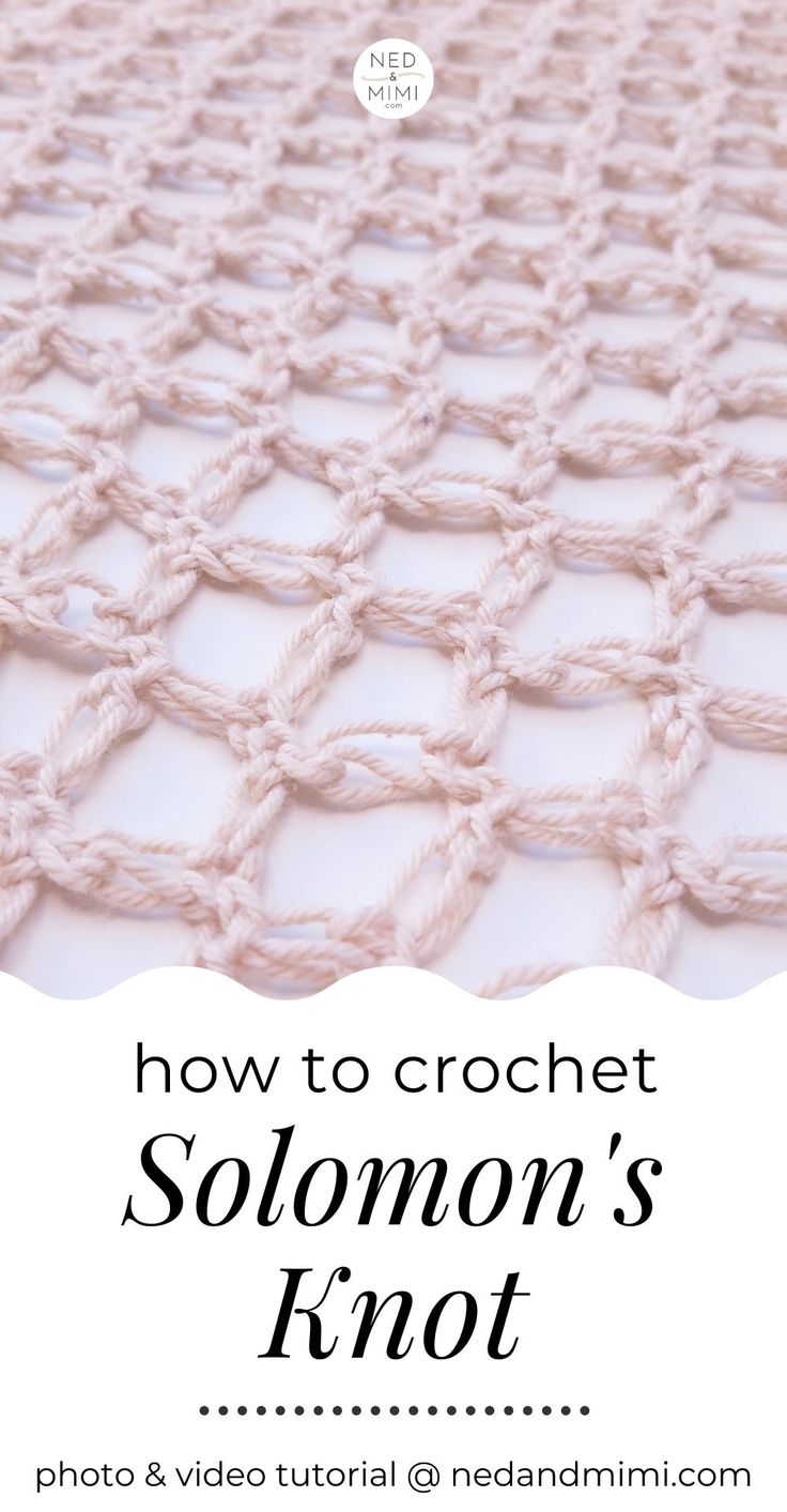 the text how to crochet solomon's knot is shown in black and white