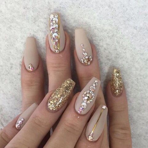 20 Nail Designs For New Years Eve You Need To Copy - Society19 Diamond Nail Art Design, Acrylic Nail Art Designs, Diamond Nail Art, Fun Nail Colors, Gold Nail Art, Nail Art Designs Summer, Beige Nails, Trending Nail Designs, Trendy Nail Design