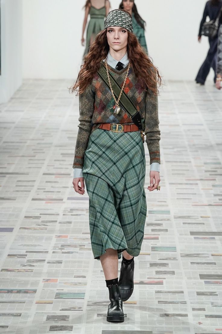 Dior Fall 2020, Dior Ready To Wear, Jacques Fath, Tartan Fashion, Teen Style, British Country, Look Retro, 90s Fashion Outfits, Outfit Design