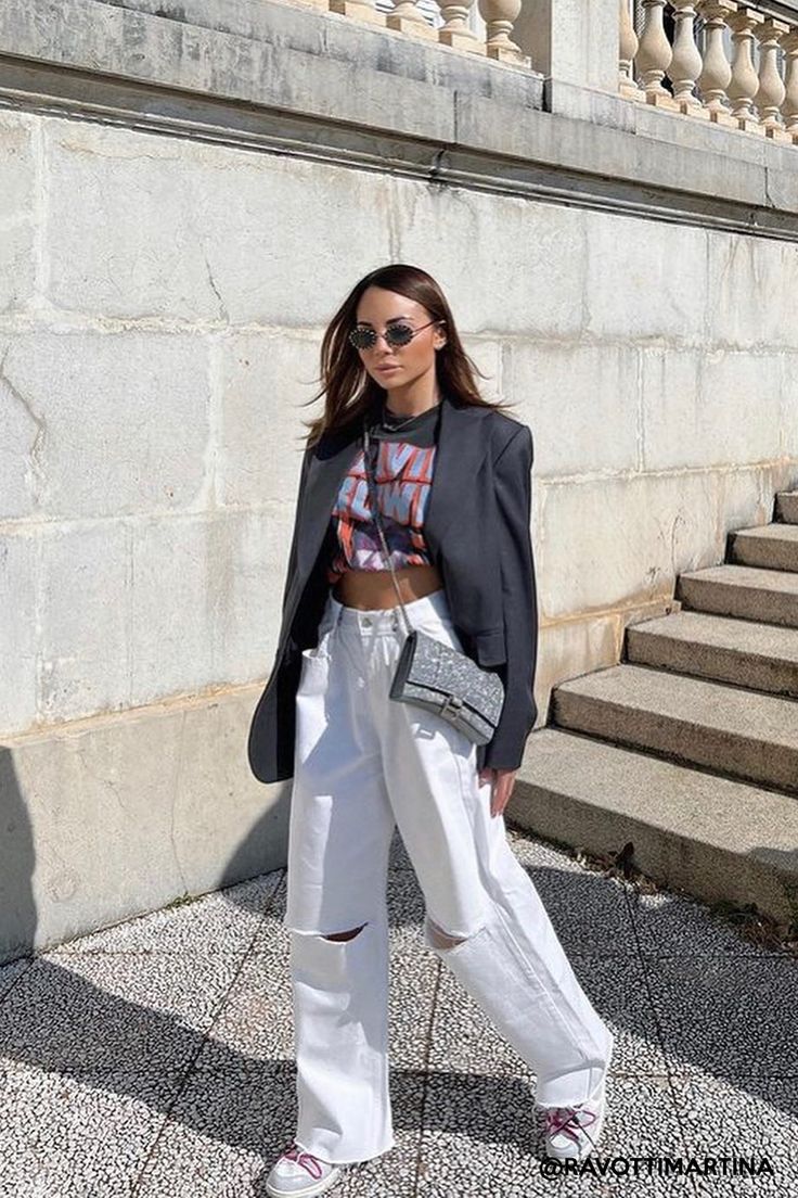 Shop Vera Slash Cutout Jeans at storets. Discover more bloggers approved as seen on Instagram Cutout Jeans, Berlin Fashion Street, Nyfw Street Style, Looks Street Style, Looks Chic, Blazer Outfits, Fashion Streetwear, Black Blazer, Looks Style